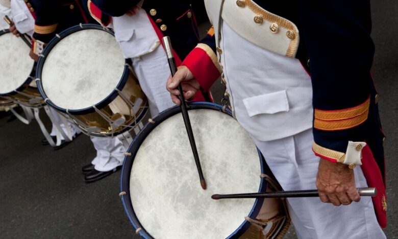 why do japanese marching bands have two drum majors